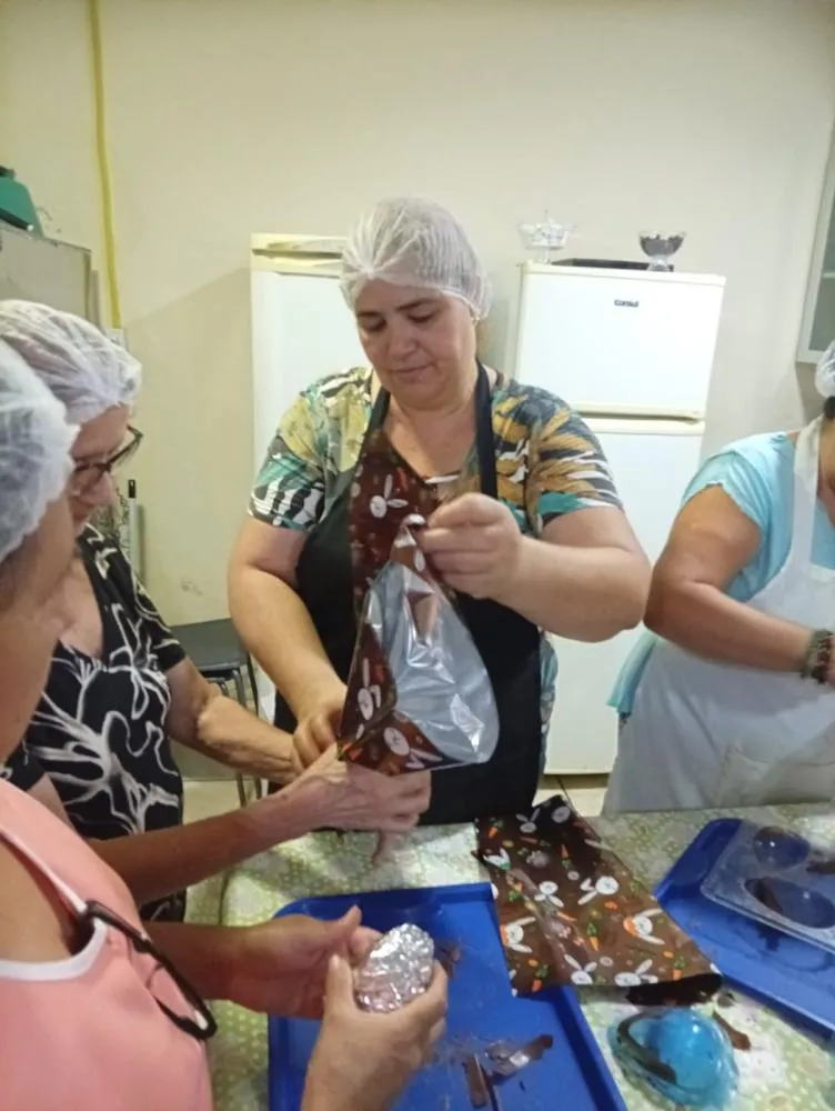 Programa Padrinhos do Bem promove Páscoa com capacitação e geração de renda para famílias em vulnerabilidade