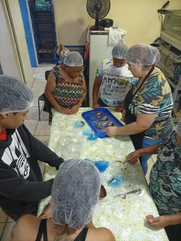 Programa Padrinhos do Bem promove Páscoa com capacitação e geração de renda para famílias em vulnerabilidade