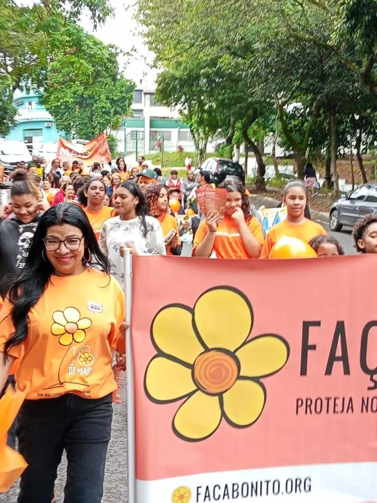 Caminhada do Maio Laranja mobiliza comunidade em defesa da infância no Jardim Conceição e Primeiro de Maio