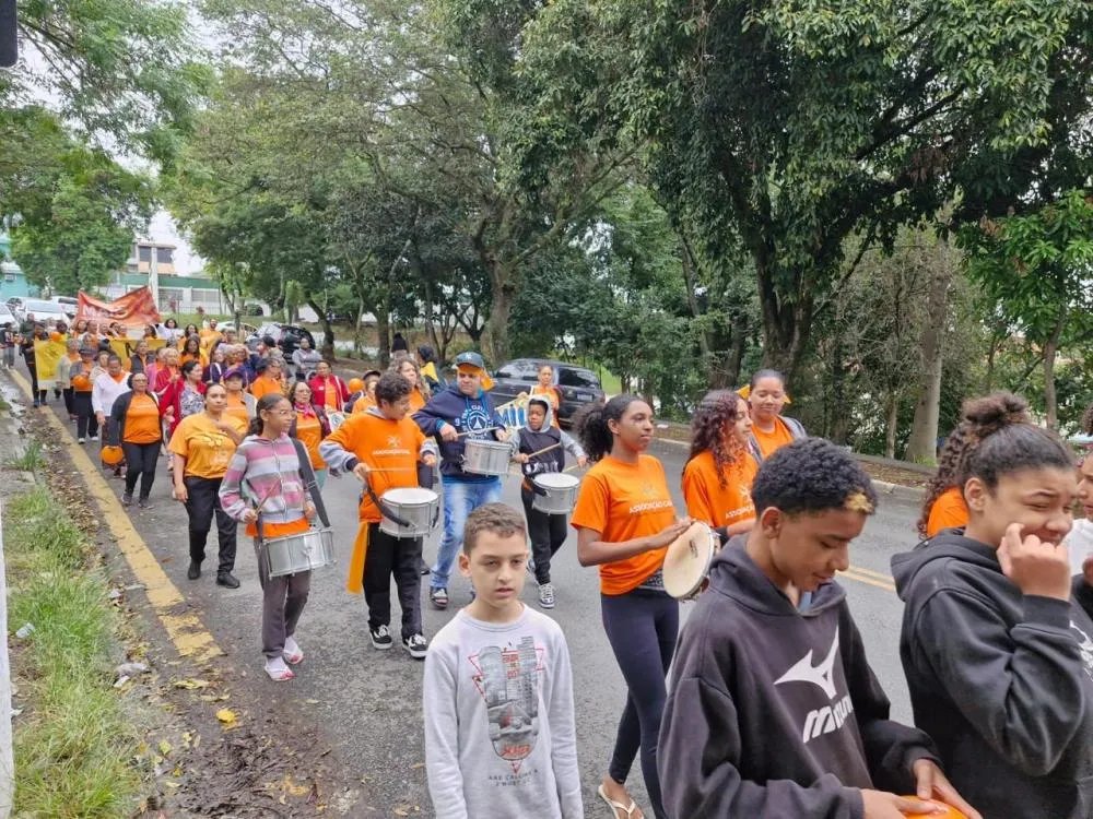 Caminhada do Maio Laranja mobiliza comunidade em defesa da infância no Jardim Conceição e Primeiro de Maio