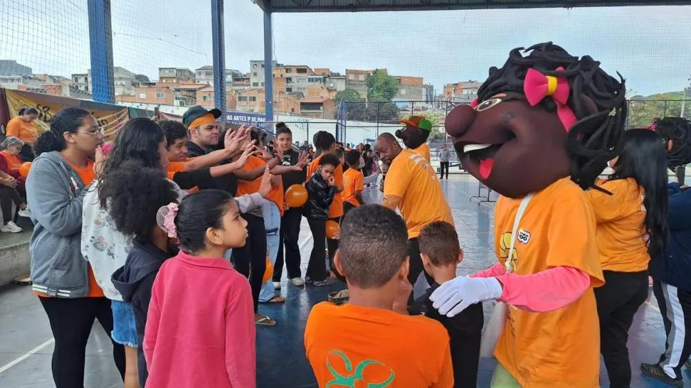 Caminhada do Maio Laranja mobiliza comunidade em defesa da infância no Jardim Conceição e Primeiro de Maio